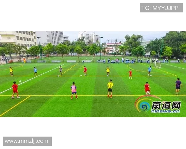 小黄人化身绿茵巨星欢乐演绎足球场上的奇妙对决