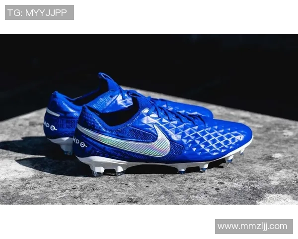 传奇足球鞋球星上脚瞬间展示 经典与创新并存的脚下风采 传奇足球鞋球星上脚瞬间展示 经典与创新并存的脚下风采